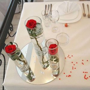 cvetni-aranzmani-za-stolove-za-svadbu