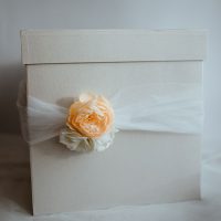 Kutija za koverte na venčanju sa žutom ružom